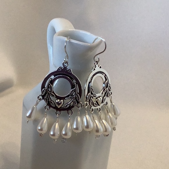 Pearl Dangle Earrings - Picture 1 of 3